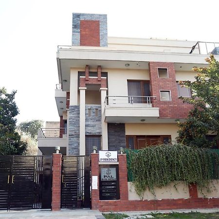 J P Residency Hotel Greater Noida Exterior foto