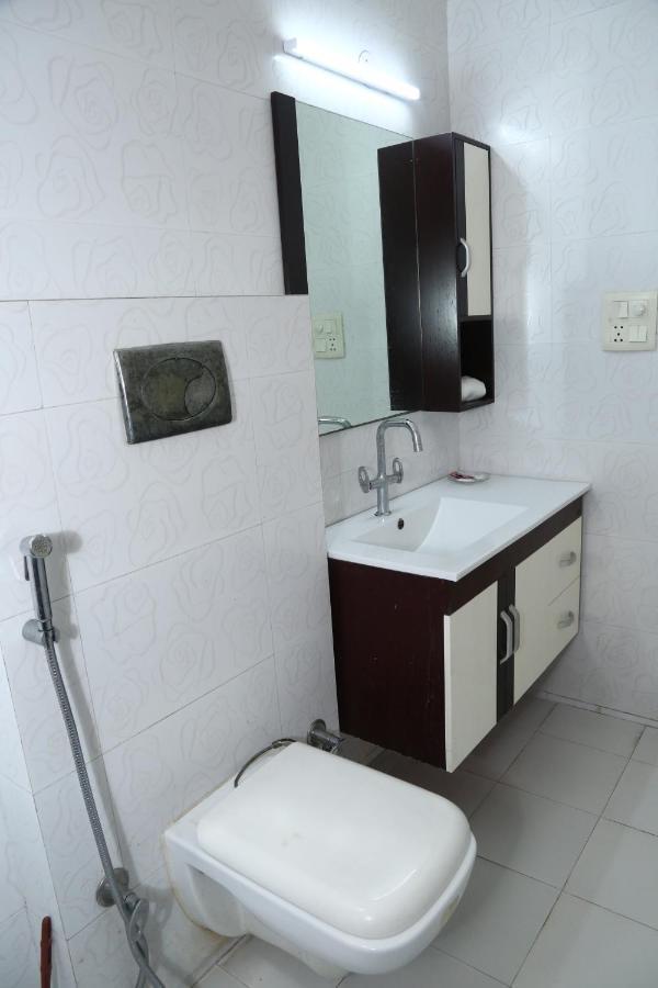 J P Residency Hotel Greater Noida Exterior foto